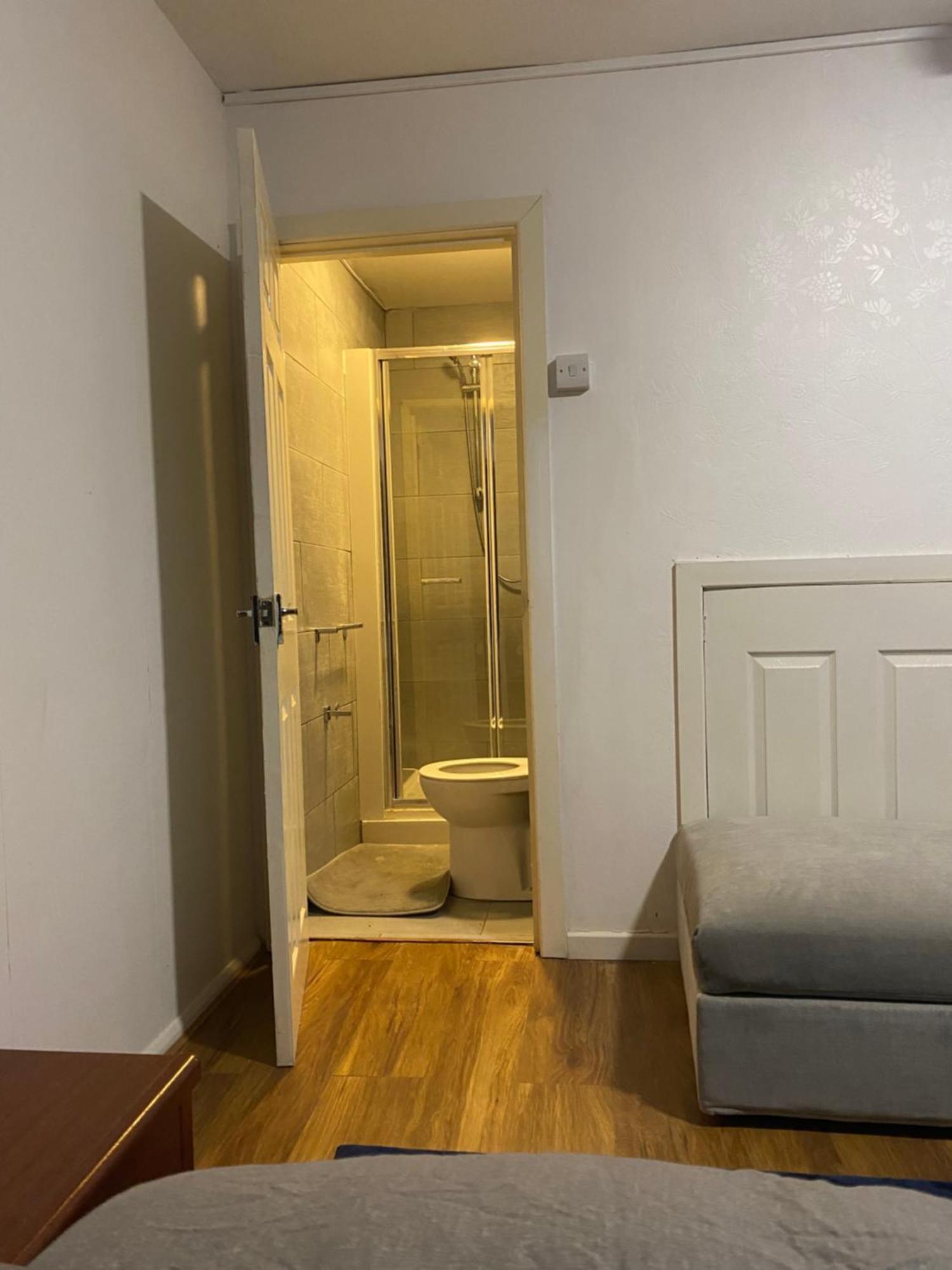 Double En-Suite Rooms Nevendon Luaran gambar